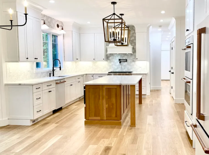 How can kitchen remodeling jobs be customized with the existing design of the residence?